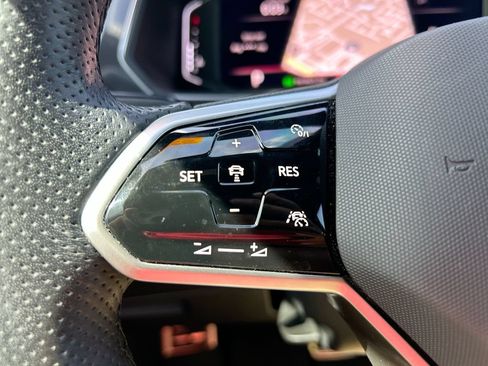 Used 2022 Volkswagen Tiguan SEL R-Line AWD/4WD image 17