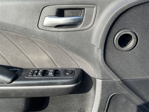 Used 2019 Dodge Charger SXT image 21