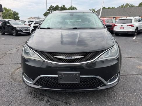 Used 2017 Chrysler Pacifica Touring Plus w/ Tire & Wheel Group FWD image 3