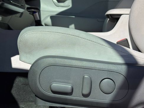 Used 2025 Hyundai Kona SEL AWD/4WD image 29