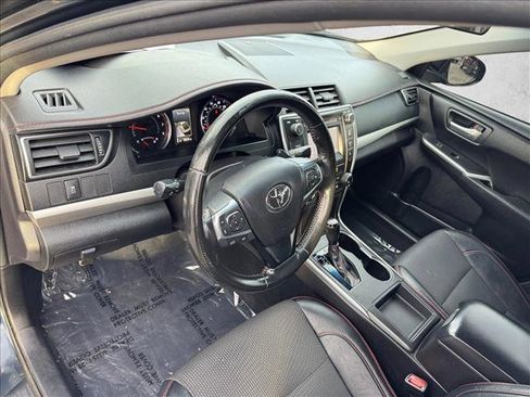 Used 2016 Toyota Camry SE image 9