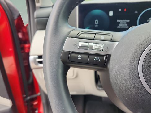Used 2025 Hyundai Tucson SEL FWD image 12
