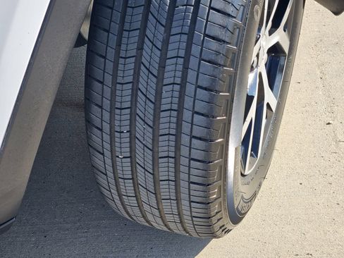 Used 2025 Jeep Grand Cherokee Limited RWD image 13