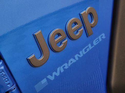 Used 2024 Jeep Wrangler Unlimited Rubicon 4xe w/ Convenience Group AWD/4WD image 10