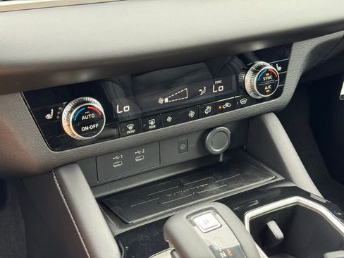 New 2025 Mitsubishi Outlander AWD image 31