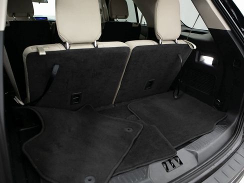 Used 2023 Ford Explorer XLT image 30