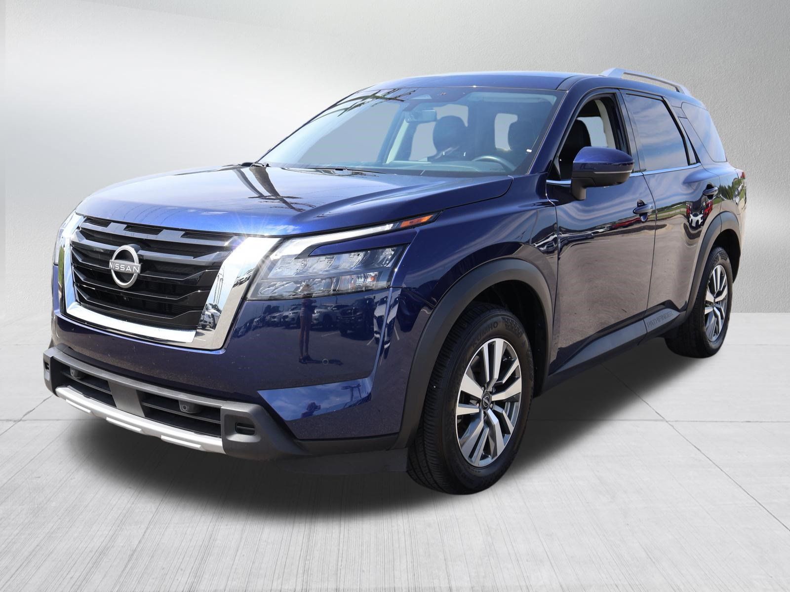 Used 2025 Nissan Pathfinder SL AWD/4WD image 4