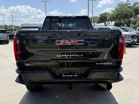 Used 2024 GMC Sierra 2500 Denali AWD/4WD image 6