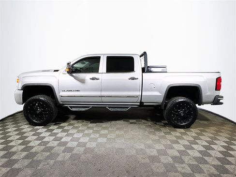 Used 2018 GMC Sierra 3500 Denali w/ Duramax Plus Package image 5