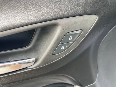 Used 2023 Chevrolet Equinox Premier image 13