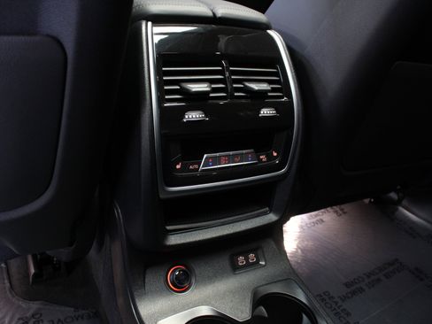 Used 2024 BMW X7 xDrive40i w/ Climate Comfort Package image 38