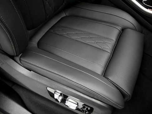 Used 2026 BMW X5 M60i image 18