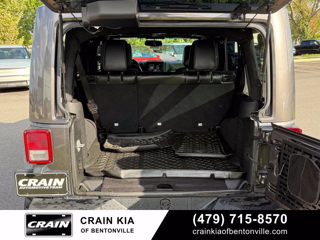 Used 2016 Jeep Wrangler Unlimited Rubicon w/ Connectivity Group AWD/4WD image 29