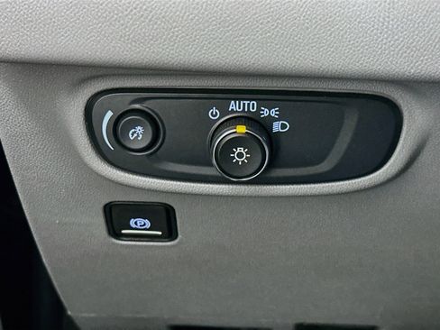 Used 2024 GMC Terrain SLE AWD/4WD image 17