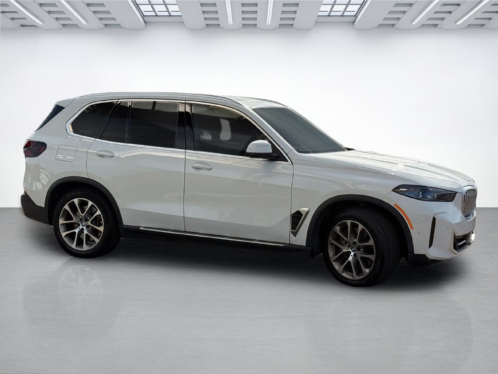 Used 2025 BMW X5 xDrive50e AWD/4WD image 3