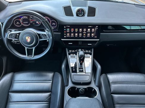 Used 2023 Porsche Cayenne AWD/4WD image 6