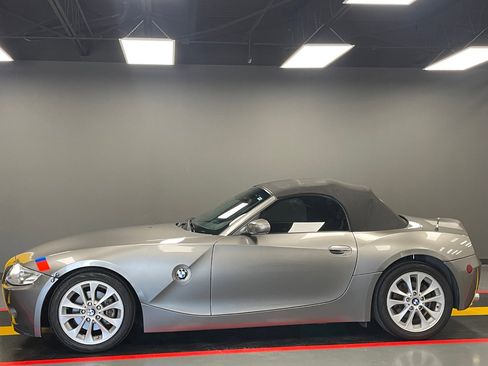 Used 2003 BMW Z4 3.0i image 3