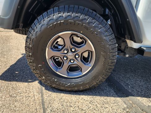 Used 2021 Jeep Gladiator Rubicon AWD/4WD image 13