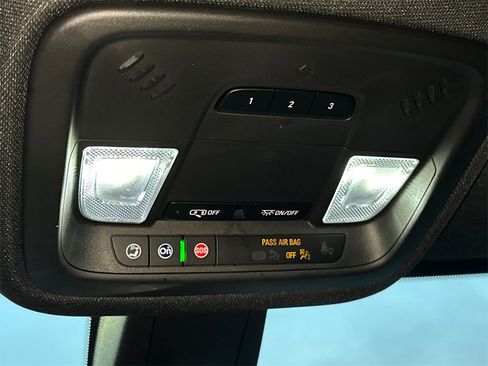 Used 2022 Chevrolet Traverse LT w/ Midnight/Sport Edition image 37