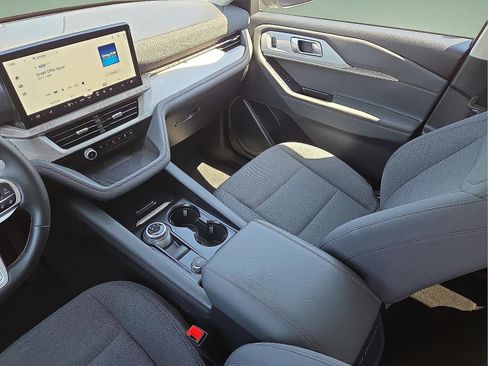 Used 2025 Ford Explorer Active AWD/4WD image 9