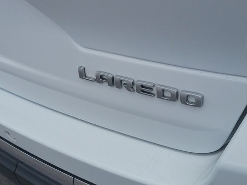 Used 2025 Jeep Grand Cherokee Laredo w/ Luxury Tech Group I RWD image 8