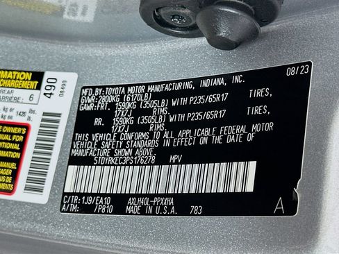 Used 2023 Toyota Sienna XLE FWD image 33