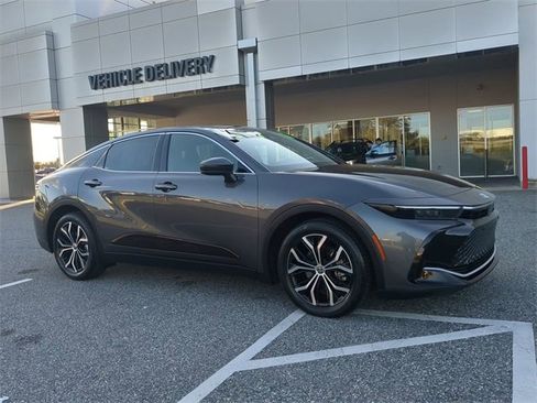 Used 2023 Toyota Crown Limited image 2