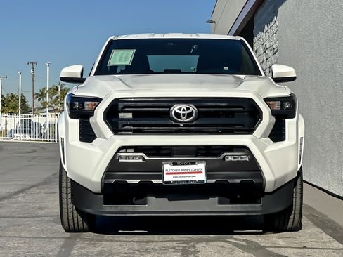 Certified 2025 Toyota Tacoma SR5 image 8