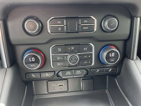 Used 2023 Chevrolet Tahoe Z71 w/ Luxury Package AWD/4WD image 29