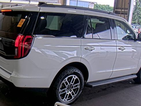 Used 2025 Ford Expedition Active AWD/4WD image 4