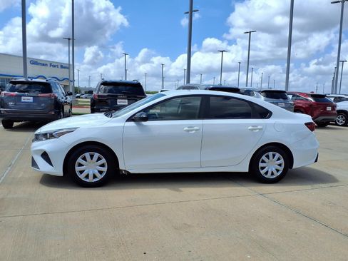 Used 2024 Kia Forte LX FWD image 3