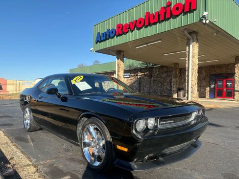 Used 2012 Dodge Challenger SXT image 1