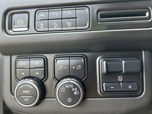 Used 2023 Chevrolet Tahoe Z71 w/ Z71 Off-Road Package image 40