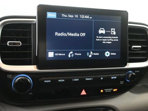Used 2024 Hyundai Venue SEL FWD image 4
