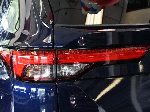 Used 2023 Mitsubishi Outlander SE AWD/4WD image 16
