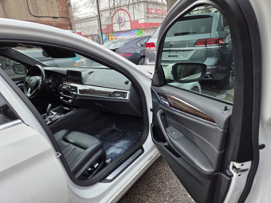 Used 2018 BMW 530e RWD image 9