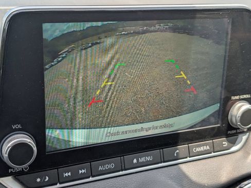 Used 2023 Nissan Sentra SV FWD image 17