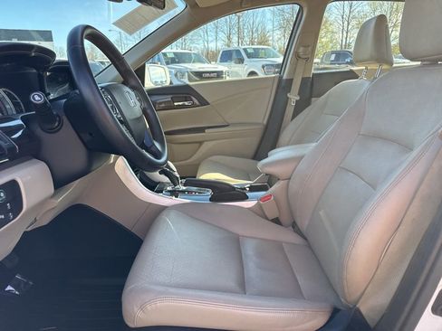 Used 2016 Honda Accord Touring image 9