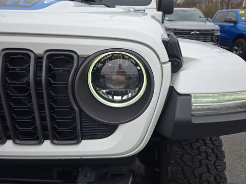 Used 2023 Jeep Wrangler Unlimited Rubicon 4xe AWD/4WD image 11