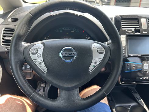 Used 2016 Nissan Leaf SV w/ Premium Package FWD image 17