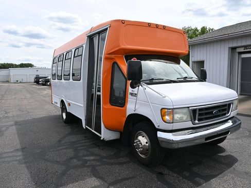 Used 2003 Ford E-450 and Econoline 450 RWD image 2