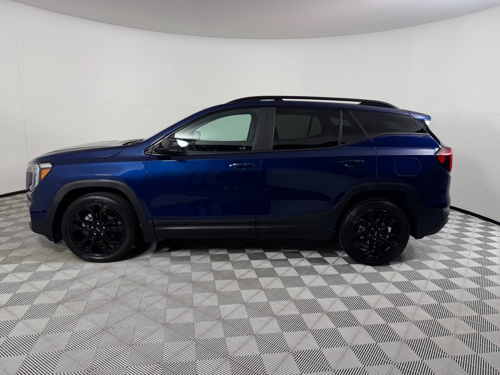 Used 2022 GMC Terrain SLE w/ Elevation Edition FWD image 8