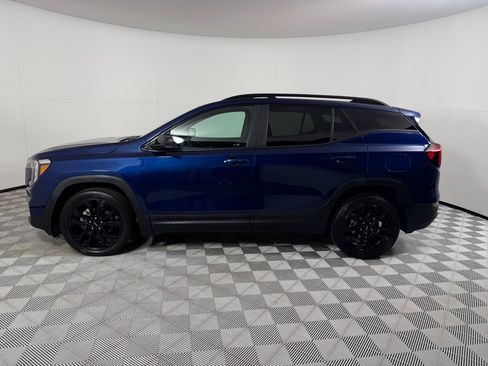 Used 2022 GMC Terrain SLE w/ Elevation Edition FWD image 8