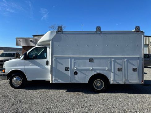 Used 2016 Chevrolet Express 3500 image 12