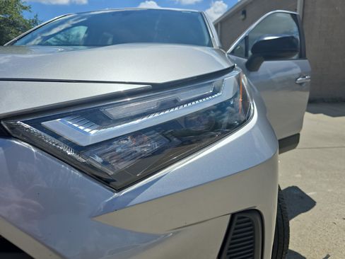 Used 2023 Toyota RAV4 LE FWD image 31
