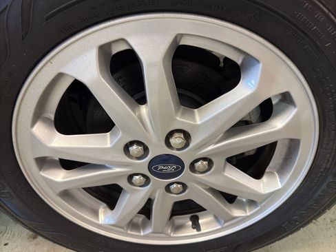 Used 2019 Ford Transit Connect XLT image 33