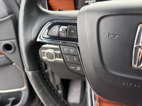 Used 2019 Lincoln Navigator Reserve AWD/4WD image 16