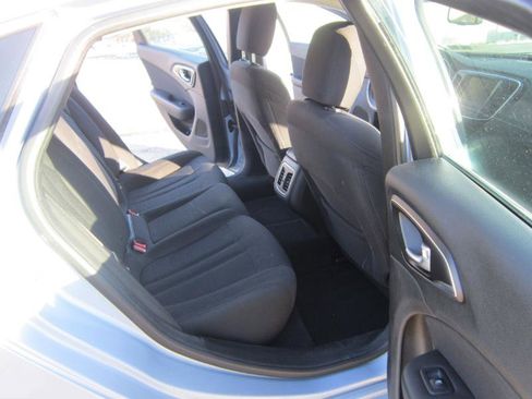 Used 2015 Chrysler 200 Limited w/ Convenience Group image 14