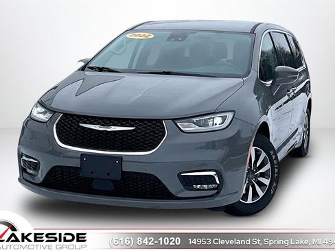 Used 2022 Chrysler Pacifica Touring-L image 1