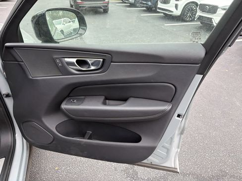 Certified 2025 Volvo XC60 B5 Plus image 19